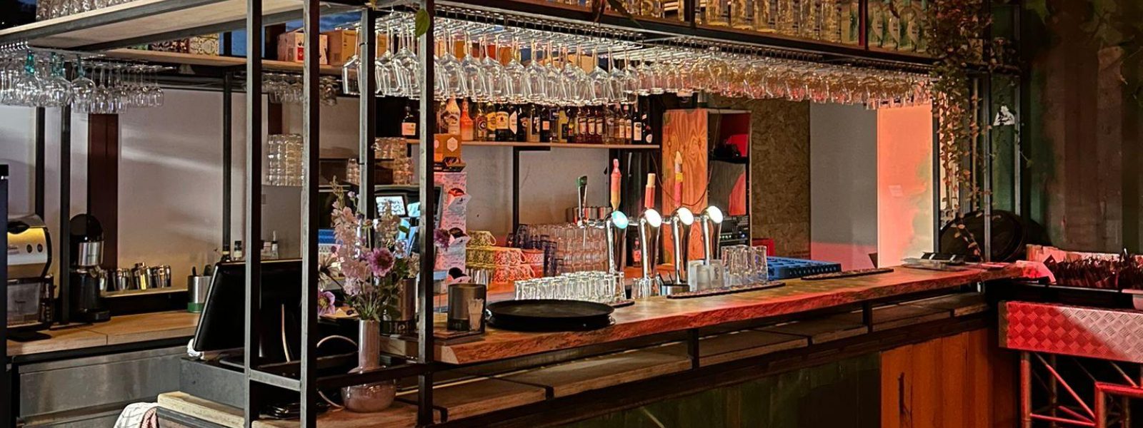 Bar binnen